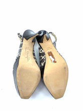 Load image into Gallery viewer, OSCAR DE LA RENTA Snakeskin Pumps | 9.5 - Labels Luxury
