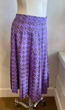 Load image into Gallery viewer, CHANEL Size 6 Purple, Brown Silk Clover Skirt
