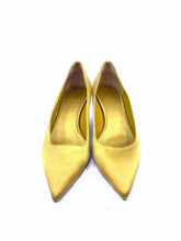 Load image into Gallery viewer, BURBERRY Size 9.5 Chartreuse Satin Solid Pumps
