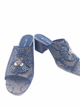 Load image into Gallery viewer, ETRO Size 7 Black &amp; Gold Metallic Fabric Paisley Sandals
