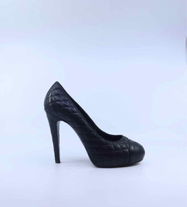 CHANEL Size 10.5 Black Leather Quilted Pumps