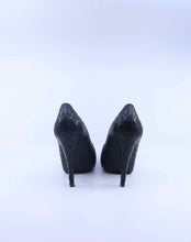 Load image into Gallery viewer, CHANEL Size 10.5 Black Leather Quilted Pumps
