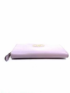 SALVATORE FERRAGAMO Light Pink Leather Solid Wallet
