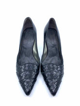 Load image into Gallery viewer, BOTTEGA VENETA Black Leather Pumps | 7
