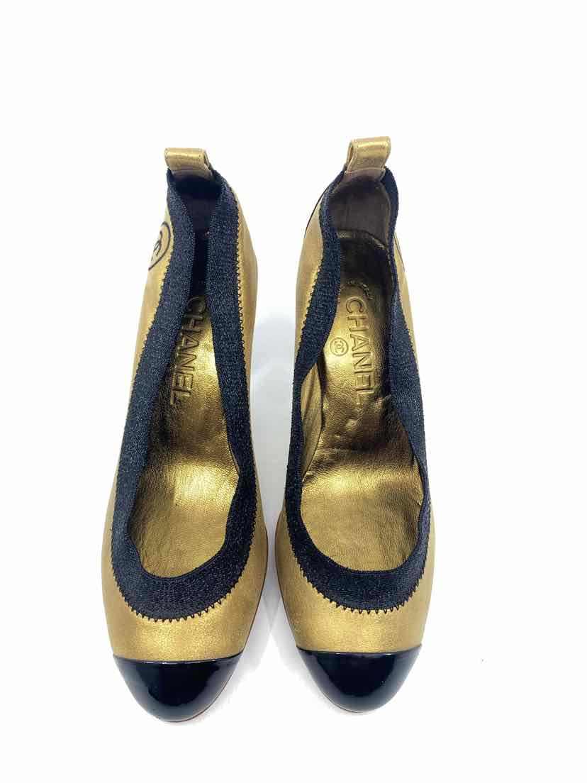 CHANEL Size 6.5 Black & Gold Suede Solid Pumps – Labels Luxury