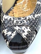 Load image into Gallery viewer, OSCAR DE LA RENTA Snakeskin Pumps | 9.5 - Labels Luxury
