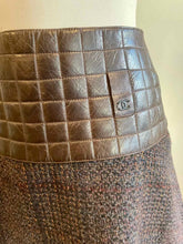 Load image into Gallery viewer, CHANEL Size 2 Brown Leather Skirt

