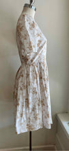 Load image into Gallery viewer, DOLCE &amp; GABBANA Size 4 White &amp; Beige Cotton Floral Dress
